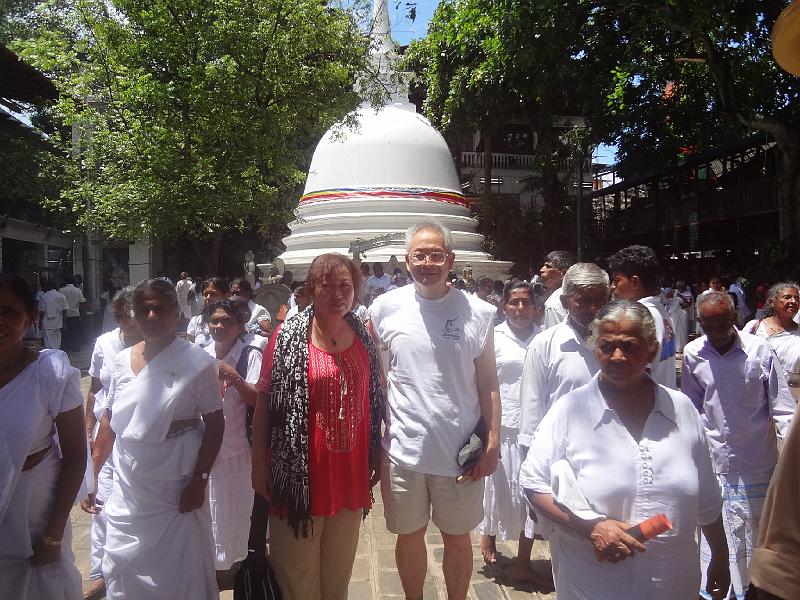 DSC03077.JPG - Sep 8-12, 2014 寺廟Kotte Raja Maha Viharaya (斯里蘭卡，可倫坡) [Kotte Raja Maha Viharaya, Colombo, Sri Lanka]-44